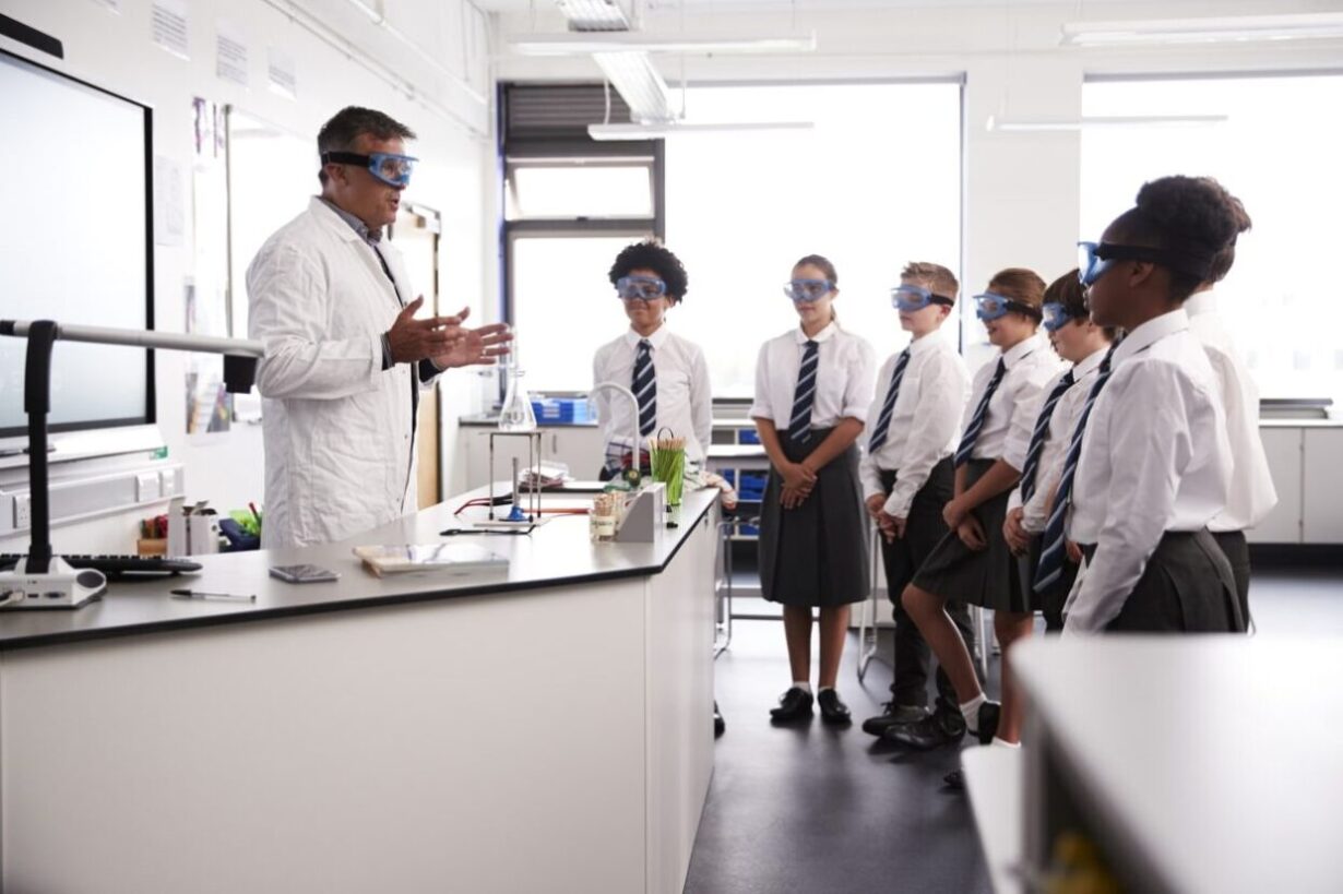 teacher teaching kids in laboratory