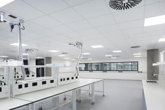 iflexx modular bench with service ceiling tile modules delivering power and data